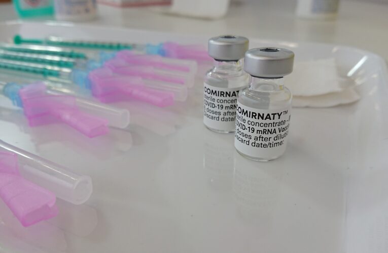 Vacuna de Moderna llegará al Reino Unido en abril al inicio de inmunización en menores de 50 años