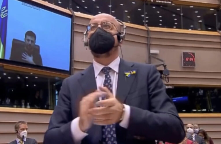 Zelensky recibe ovación de pie en el Parlamento Europeo