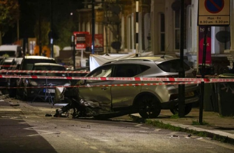 Dos hombres murieron después de que se escucharan disparos en una calle concurrida en el sur de Londres.