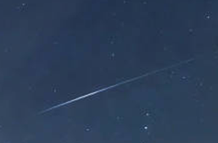 Asteroide cae en el canal de la Mancha y es captado por cientos de internautas
