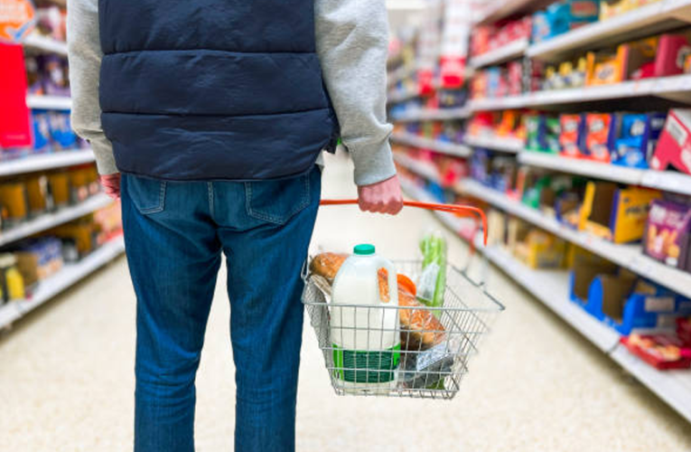 La inflación de los precios de los supermercados y tiendas en el Reino Unido alcanza un récord del 8% en enero