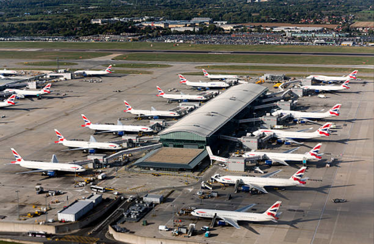 Heathrow que tendrá que reducir las tarifas que cobra a las aerolíneas entre 2024 y 2026