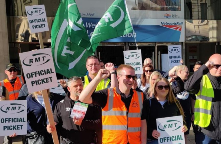El sindicato británico de trabajadores ferroviarios RMT inició hoy un proceso de votación