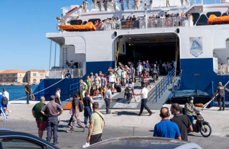 Planean albergar en un ferry de lujo en alta mar a unos e 2.000 migrantes ilegales