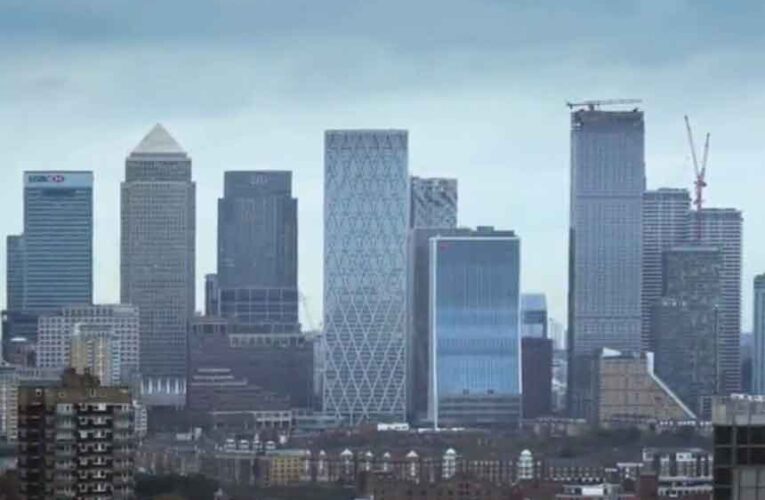 Resurgimiento empresarial en el Reino Unido, pero desafíos persisten, según índice PMI