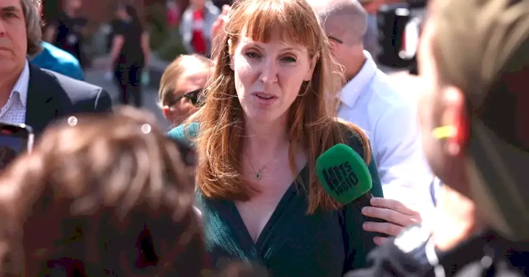 Angela Rayner en entrevista política en Reino Unido