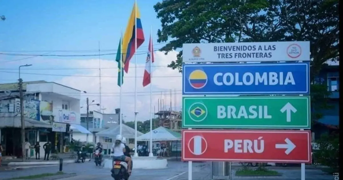 Señal en Leticia que indica Colombia, Brasil y Perú