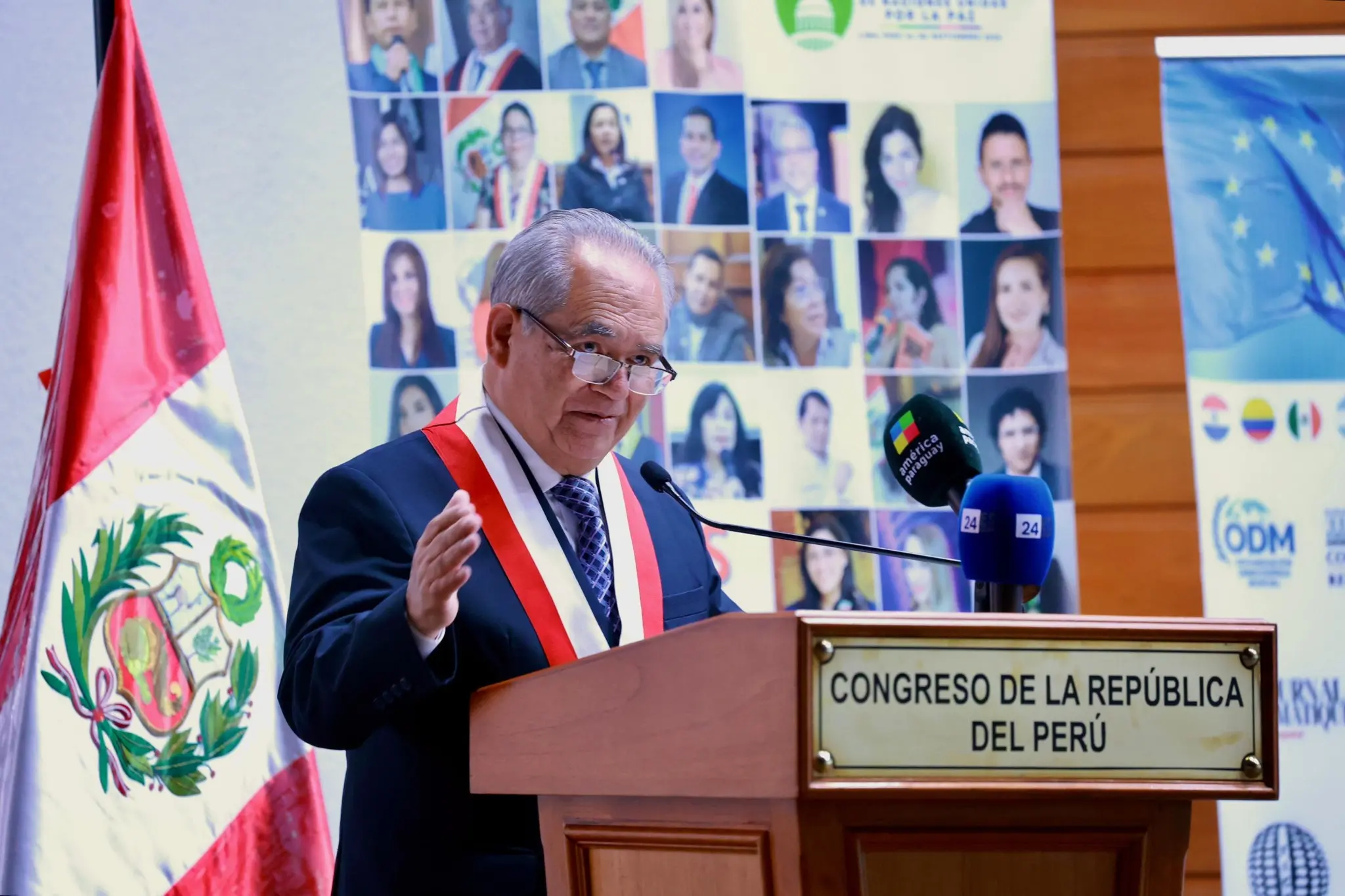 Intervención de un ponente en el Foro Mundial de Naciones Unidas por la Paz en Lima.