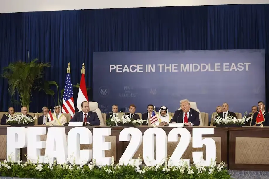 Líderes internacionales durante la Cumbre de Paz de Gaza 2025 en Egipto.
