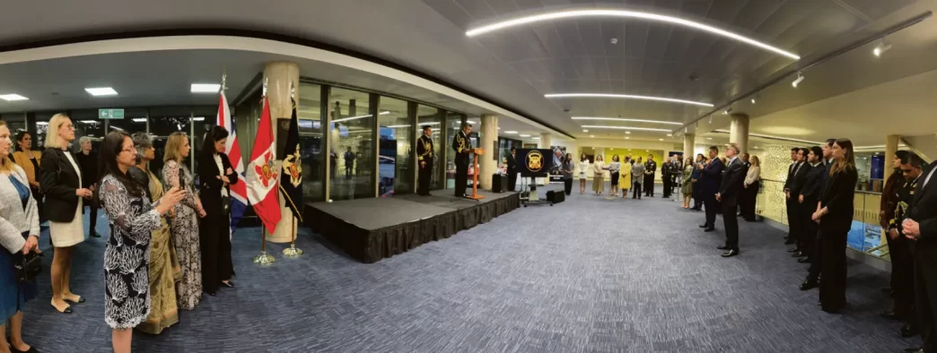 Autoridades diplomáticas y militares durante la ceremonia por el Aniversario 204 de la Marina de Guerra del Perú en Londres.