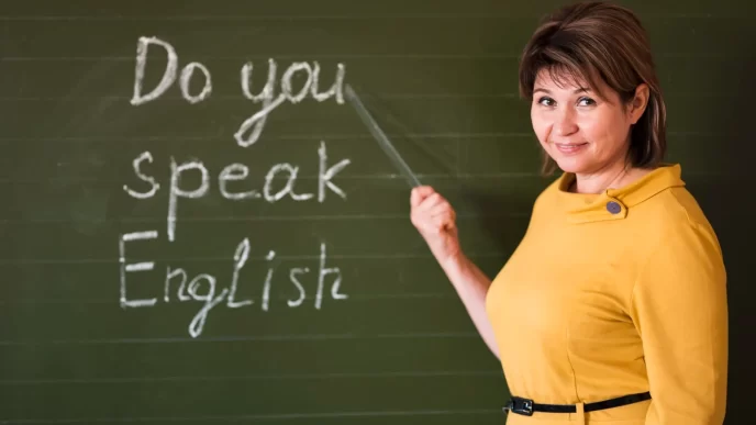 Profesora enseña inglés en una clase de Madrid.