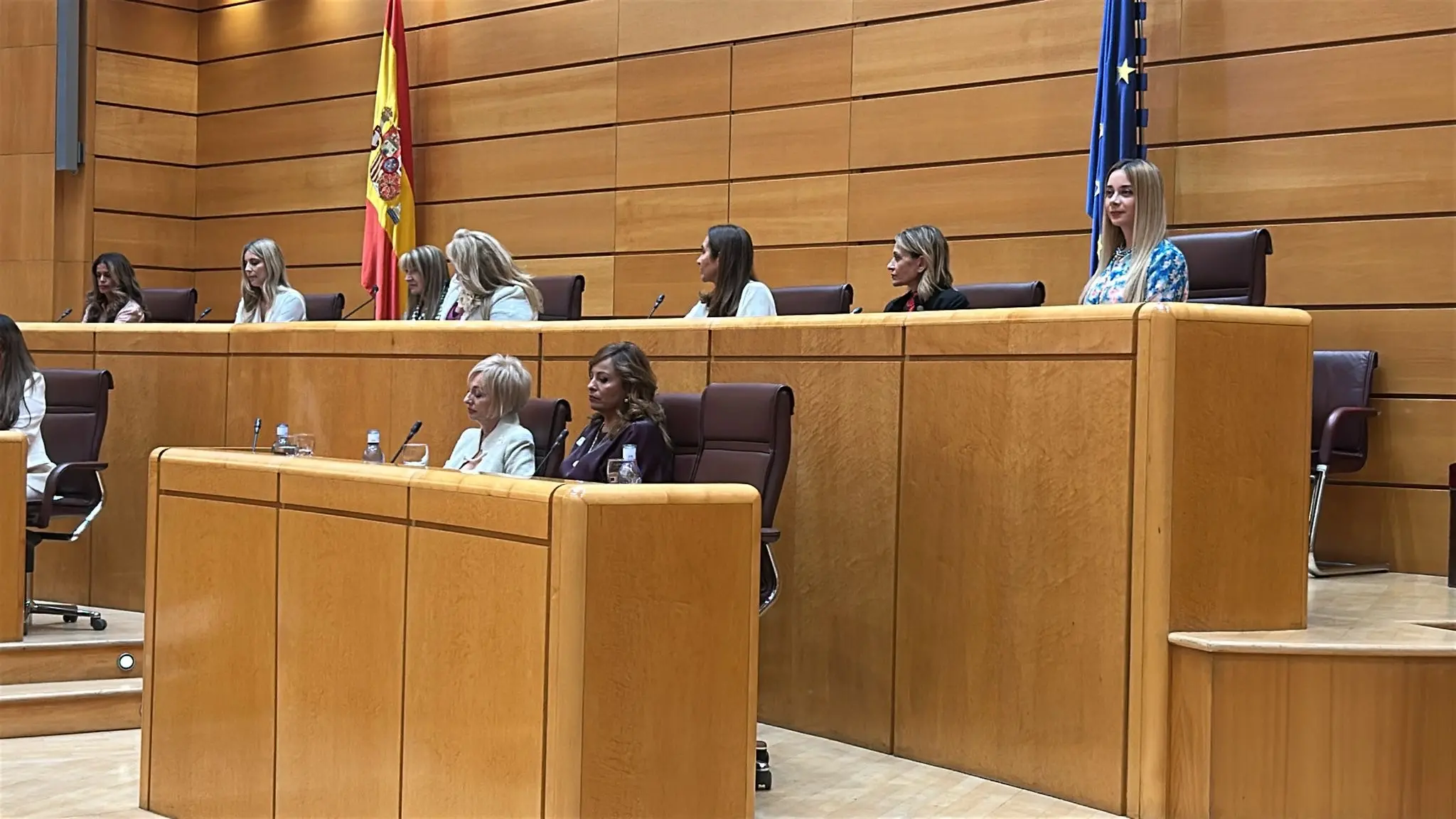 Mujeres en sesión plenaria del Senado de España