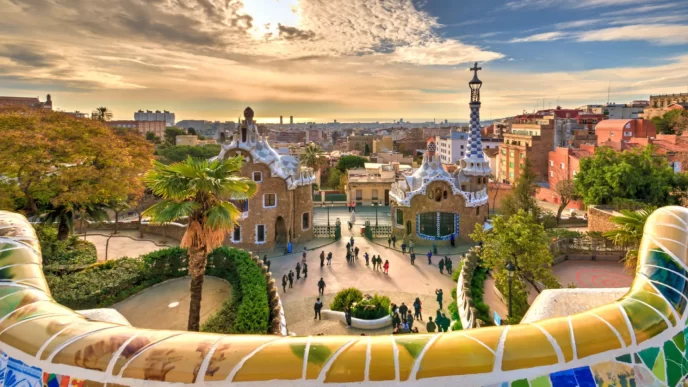 Barcelona contrastes desde la panorámica del Parque Güell.