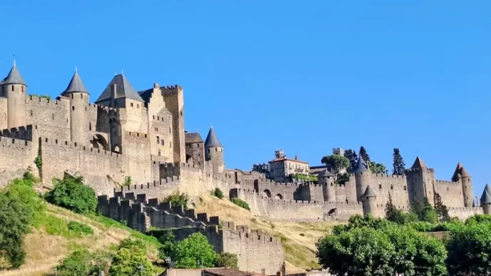 Carcasona ciudad medieval en el sur de Francia con murallas y torres históricas.