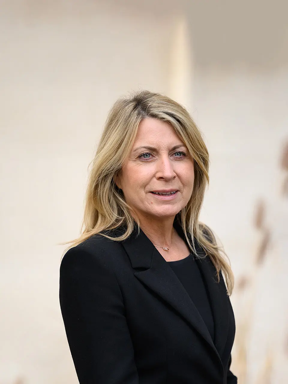 Deborah Turness jefe de noticias de la BBC en medio de la crisis en la BBC por documental.