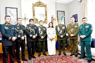 Policía Nacional de Colombia Londres en ceremonia por 134 años.