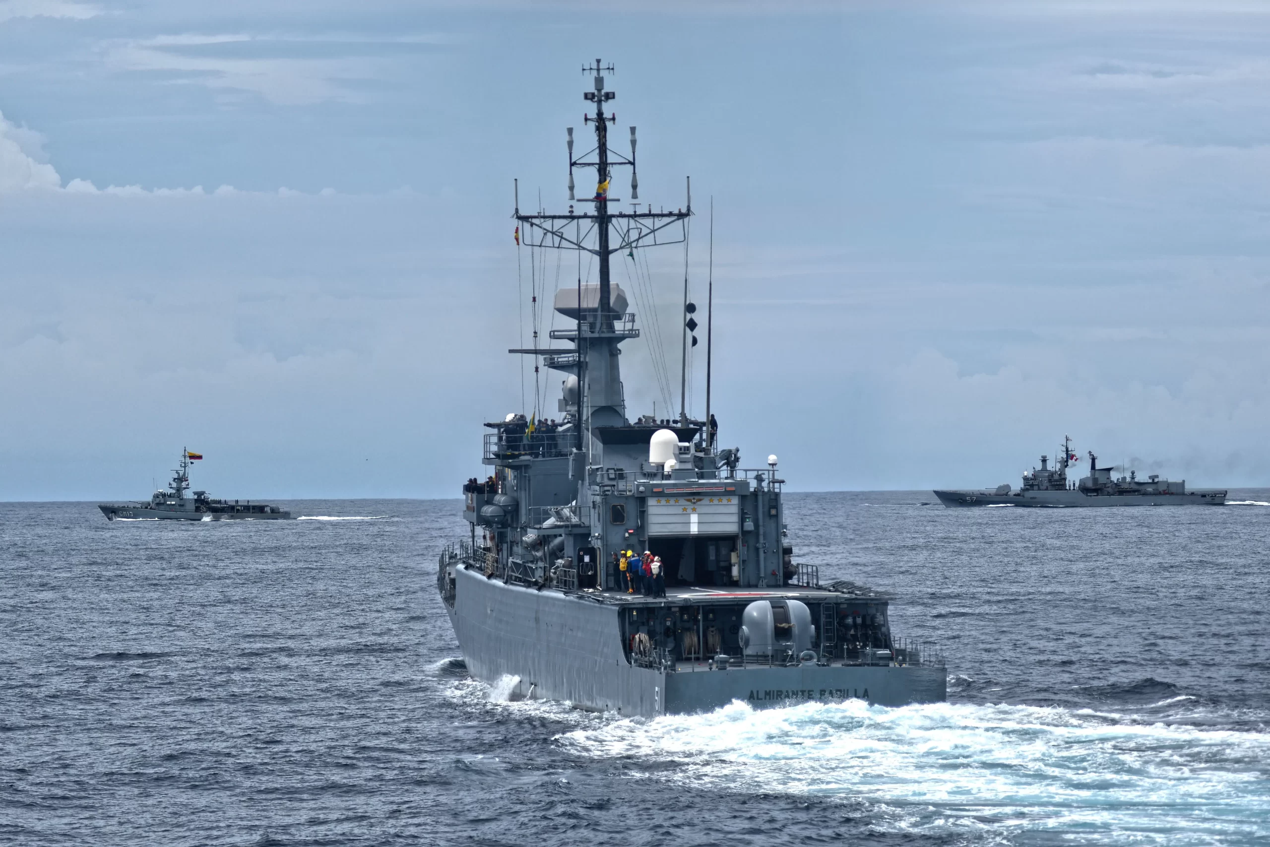 Dependencia marítima colombiana en maniobras navales.