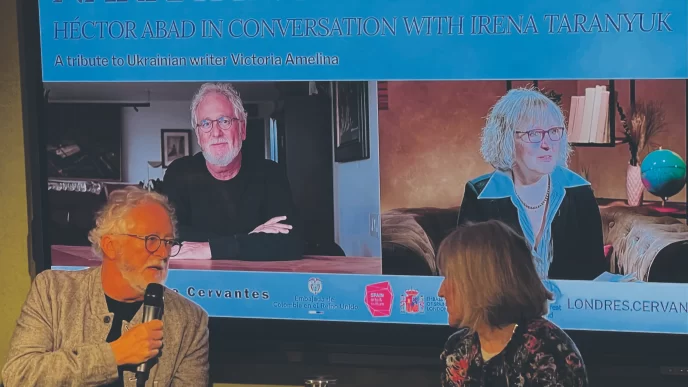 Escritor y periodista Héctor Abad durante su presentación en el Instituto Cervantes de Londres.