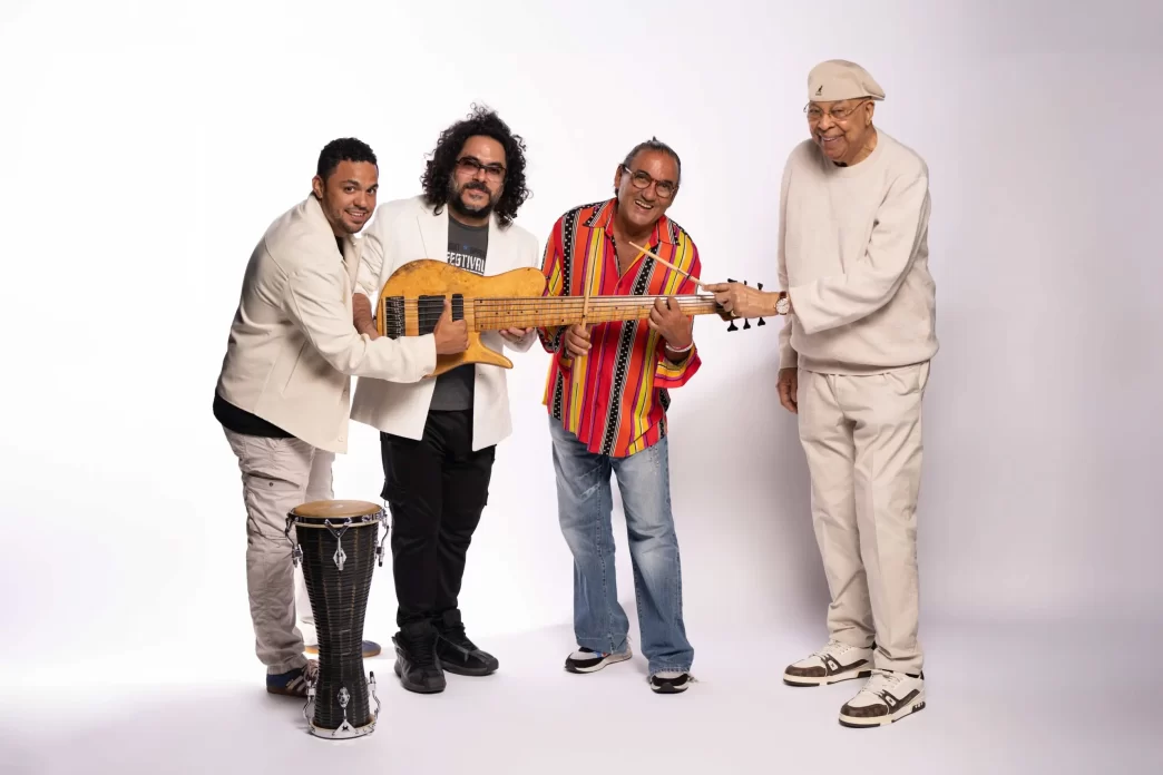 El Caribe de Chucho Valdés y su Royal Quartet posando con instrumentos como parte de JAZZMADRID 2025.