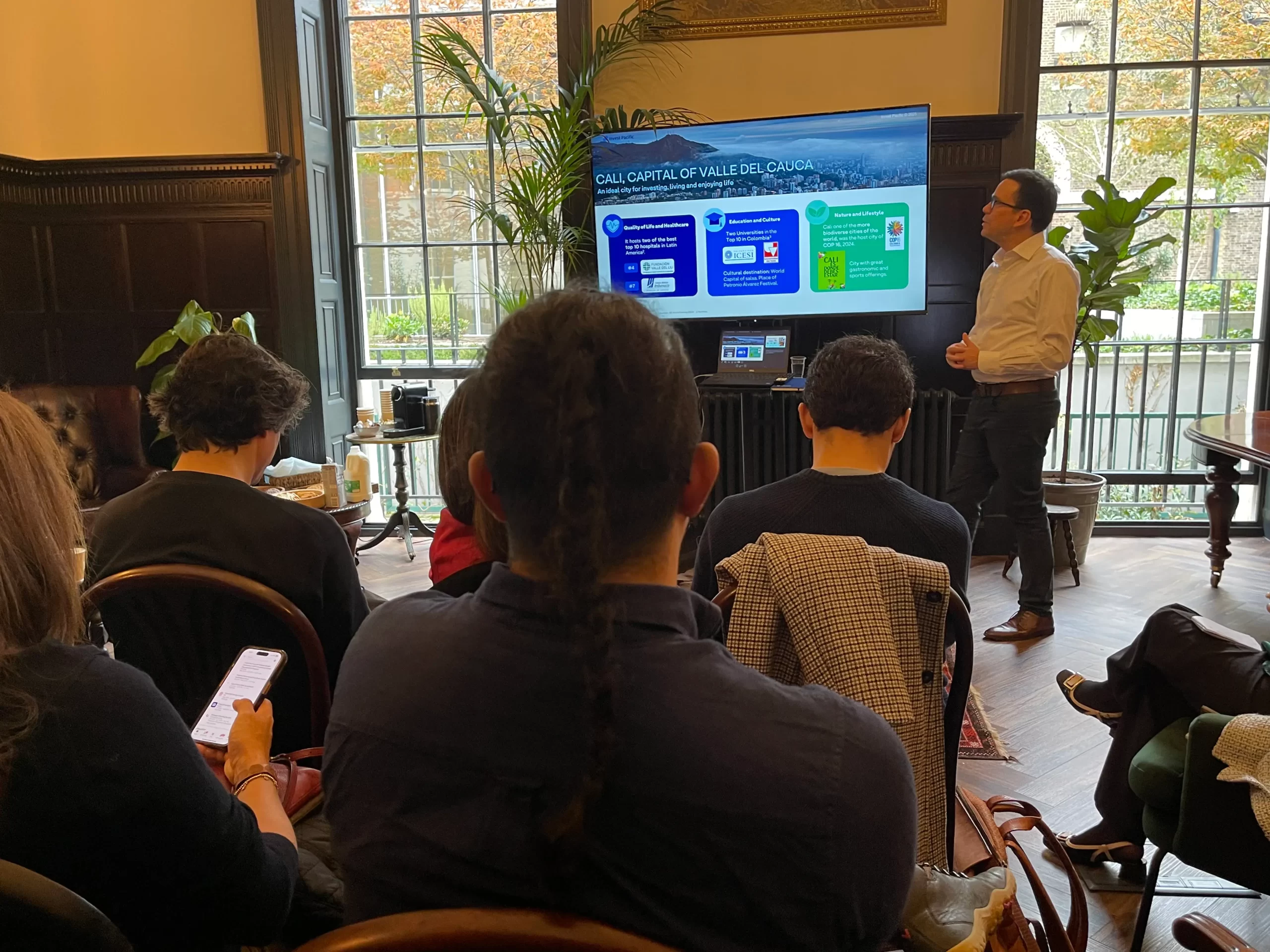 Caleños en Londres fortalecen vínculos con Invest Pacific.