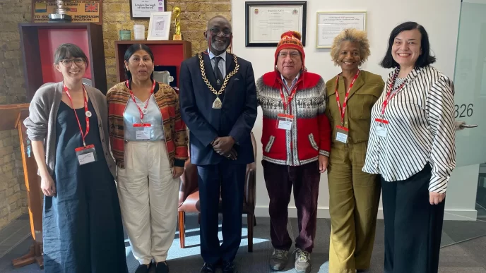 Reunión por el Día del Migrante en Southwark entre autoridades y comunidades.