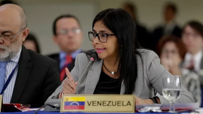 Delcy Rodríguez Venezuela participa en una sesión de un organismo internacional.