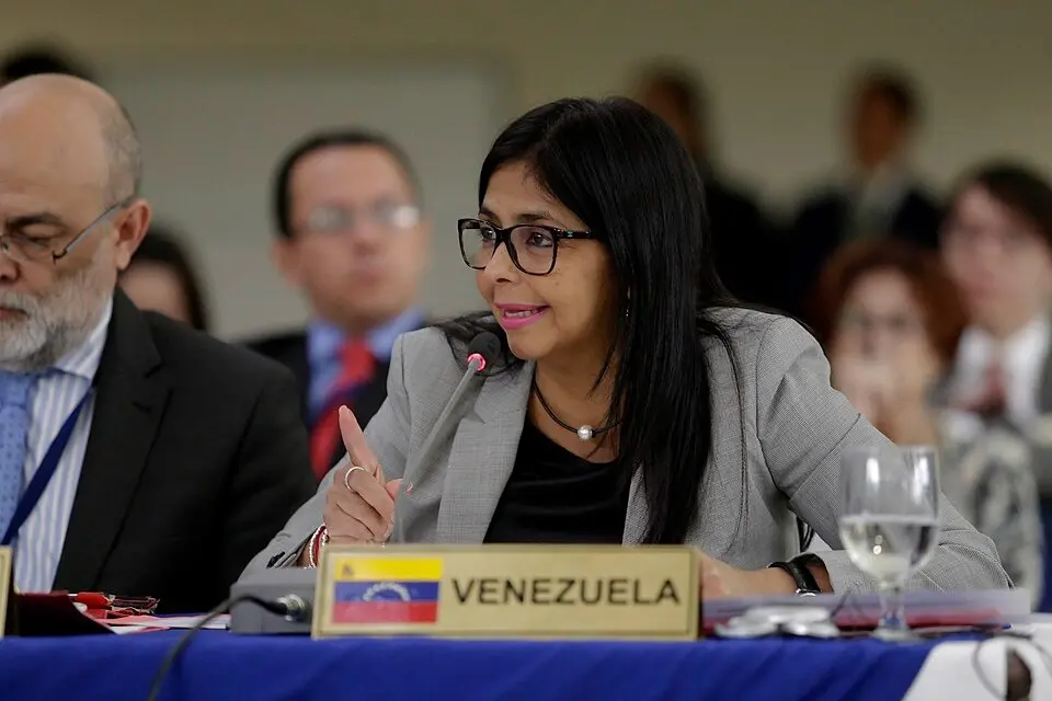 Delcy Rodríguez Venezuela participa en una sesión de un organismo internacional.