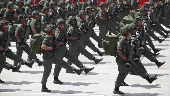 Fuerzas Armadas de Venezuela marchan en formación durante un desfile militar oficial.
