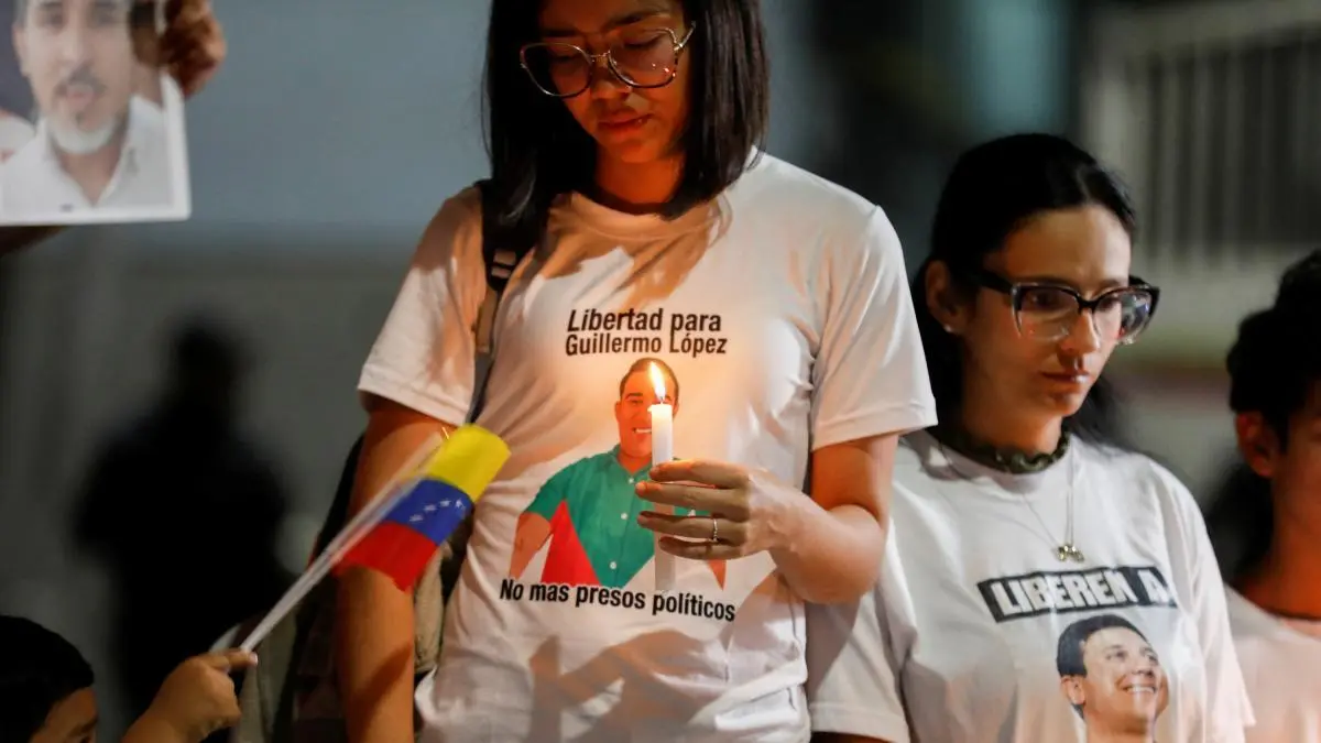 Familiares exigen libertad para presos políticos Venezuela durante vigilia.