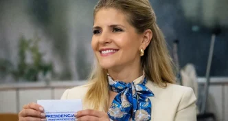 El método Laura Fernández durante el acto oficial de investidura presidencial en San José.