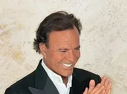 Julio Iglesias y Punta Cana investigación judicial por denuncias.