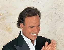 Julio Iglesias y Punta Cana investigación judicial por denuncias.