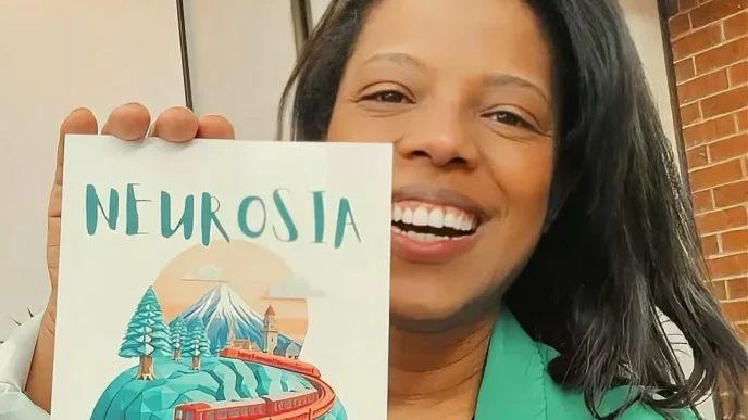 Libro Neurosia de Sadis Valencio presentado por la autora durante el lanzamiento oficial.