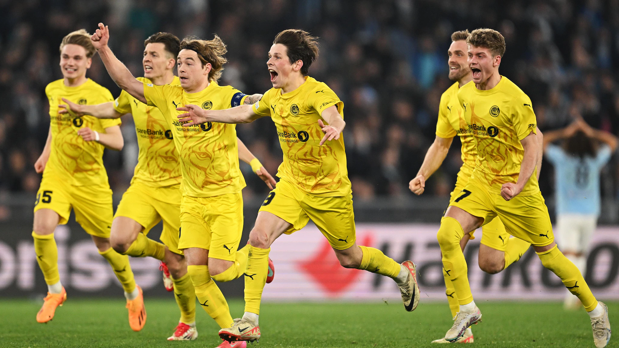 Fracaso del Inter Milán mientras jugadores del Bodo/Glimt celebran su clasificación en Champions.