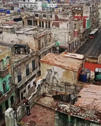 Crisis energética en Cuba refleja apagones prolongados en calles de La Habana.