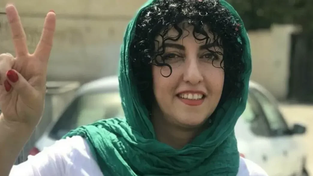 Narges Mohammadi es condenada a siete años adicionales de prisión en Irán tras decisión del Tribunal Revolucionario.