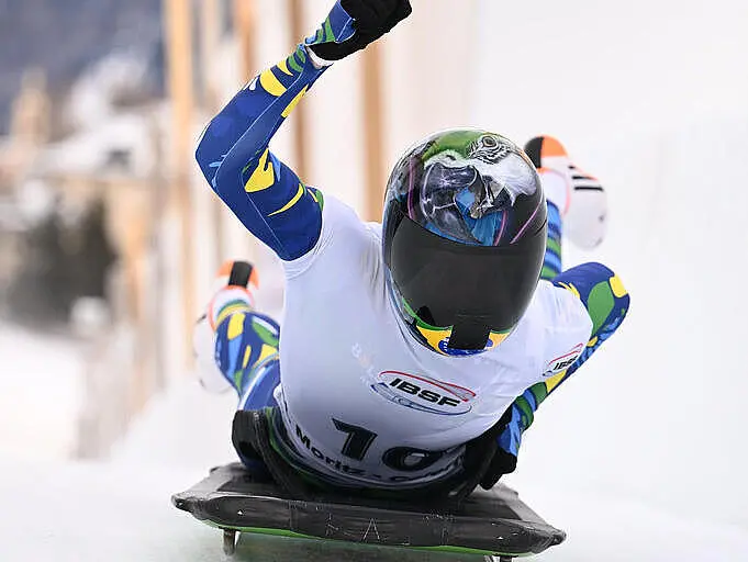 Nicole Silveira compite en skeleton durante Milán-Cortina 2026 en la pista olímpica.