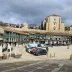 Plaza Mayor de Chinchón Madrid con balcones verdes y arquitectura medieval
