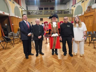 Desfile Año Nuevo Londres reconocimiento oficial en Catedral de Westminster a comunidad latina