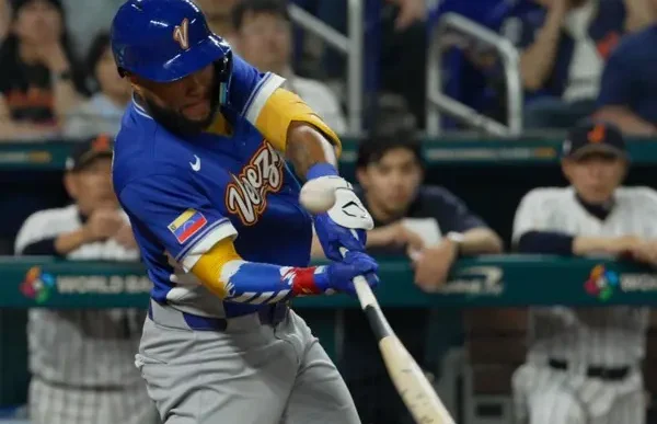 Venezuela elimina a Japón con batazo clave en el Clásico Mundial 2026