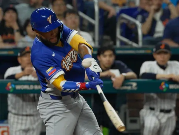 Venezuela elimina a Japón con batazo clave en el Clásico Mundial 2026