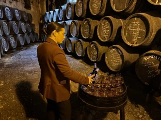 vino español de la Reina Isabel II degustación en bodega de Jerez