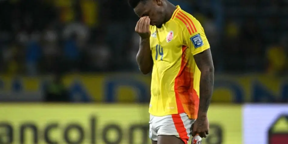 Jhon Jader Durán frustrado durante un partido con la Selección Colombia.