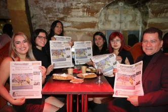 Alianza RTD y Paris City Paper equipo editorial en evento en París