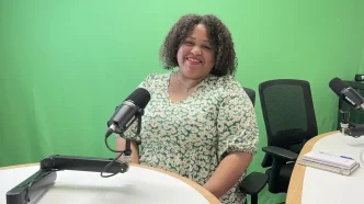 Diana Chichande candidata Southwark en entrevista en estudio de radio en Londres