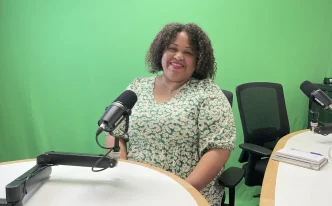 Diana Chichande candidata Southwark en entrevista en estudio de radio en Londres