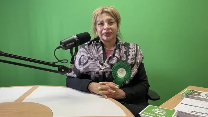 Luisa Sofía Brands candidata Haringey en estudio con distintivo del Partido Verde en Londres