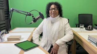 Mary Ingham candidata Wandsworth en entrevista en estudio de radio en Londres