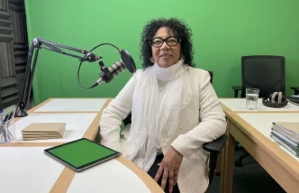 Mary Ingham candidata Wandsworth en entrevista en estudio de radio en Londres