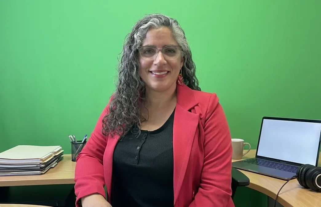 Natalia Pérez candidata Hammersmith en estudio durante entrevista en Londres